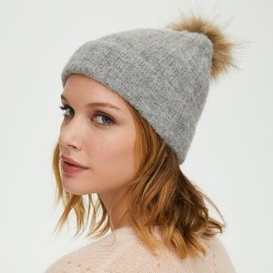 Aritzia Auxiliary Jay Peak Beanie GreyNatural NWOT